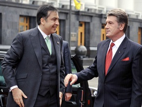 Саакашвили вручил Ющенко орден