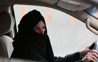 В Саудовской Аравии арестовали севшую за руль женщину