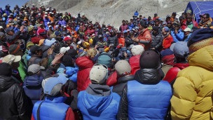 Альпіністи залишають Еверест після загибелі провідників