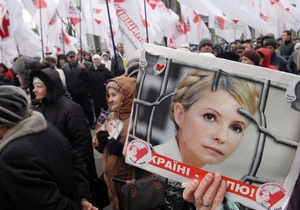 В команде Тимошенко отреагировали на разрешение лечить экс-премьера вне колонии