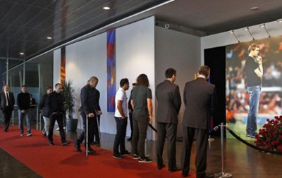 Футболісти Барселони вшанували пам ять Віланови на Камп Ноу