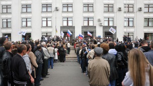 Проросійські активісти в Луганську штурмували будівлю МВС