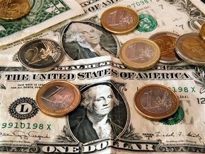 СМИ: Доллар может догнать евро к Новому Году