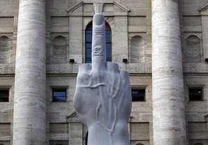 В Милане разгорелся скандал вокруг одиннадцатиметрового среднего пальца