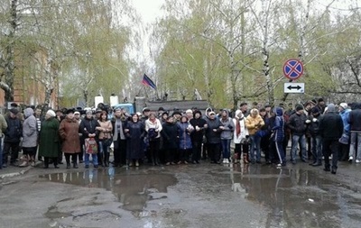 Жителей Славянска зовут в центр города записывать обращение для Путина - источник