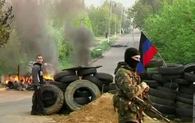 Славянск: пленные сепаратисты и сбитые вертолеты - BBC