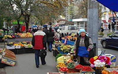 Бондаренко решил запретить стихийную торговлю возле станций метро