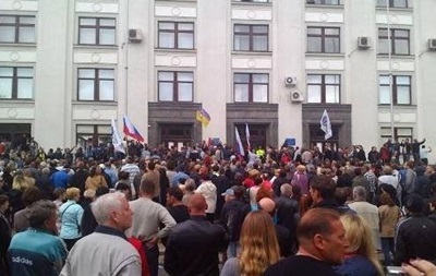 В Луганске снова захватили здание облпрокуратуры