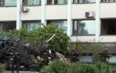 В Сети появилось видео  зачистки  горсовета в Мариуполе