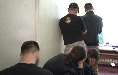 У Харкові затримано десять осіб у бронежилетах і з палицями - МВС
