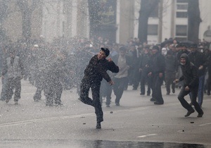 СМИ: Под Бишкеком начались погромы