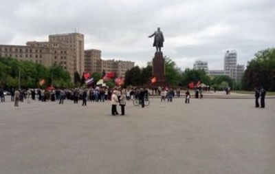  В центре Харькова митингуют пророссийские активисты