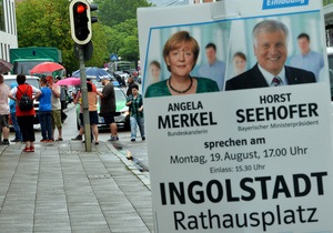 В Германии вооруженный мужчина отпустил заложницу и чиновника. Меркель отменила предвыборный митинг