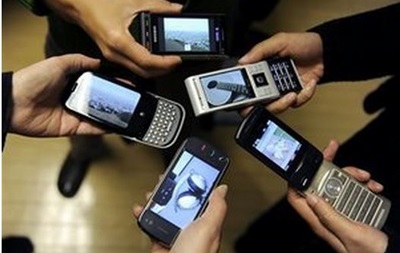 Використання мобільних телефонів підвищує ризик розвитку раку мозку - вчені