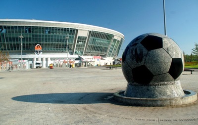 UEFA временно запретил проводить матчи в Донецке, Харькове и Днепропетровске