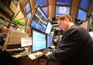 Торги на биржах проходят на позитивном фоне
