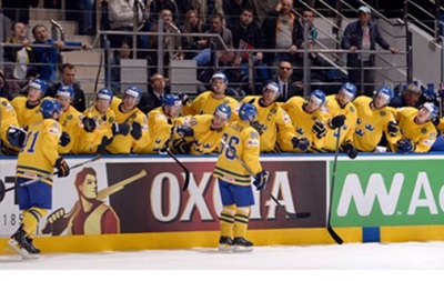 Хоккей: Швеция и Финляндия делают шаг к выходу в четвертьфинал