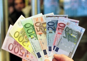 Евро дешевеет по отношению к доллару из-за роста безработицы в еврозоне