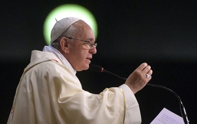 Італійки просять Папу Римського скасувати обітницю безшлюбності для католицьких священиків