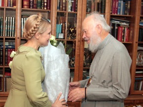Тимошенко в полночь пришла к митрополиту Владимиру с букетом роз