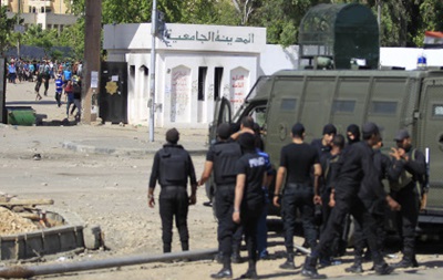 У Каїрі біля університету розстріляли поліцейських