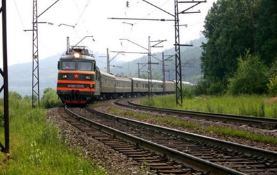Через вибух ділянки на залізниці Донбасу закрито рух низки поїздів