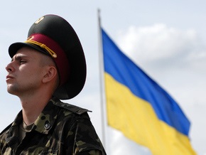Украинская власть принимает участие в церемонии подъема государственного флага