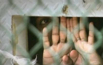 Суд дозволив примусове годування в язня Гуантанамо