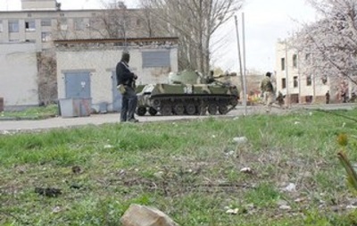 Террористы обстреливают жилые кварталы Славянска - Селезнев