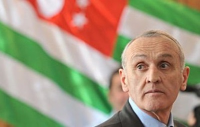 В Абхазії скликається екстрене засідання парламенту