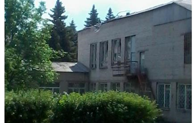 Ситуация в Славянске: снаряд попал в школу, люди прячутся в подвалах - соцсети