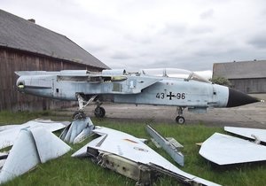 Бундесвер выставил самолеты, огнеупорные трусы и русское серебро на интернет-аукцион