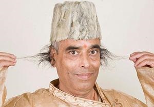 Индиец вырастил в ушах волосы длиной в 28 сантиметров