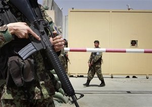 Жертвами перестрелки в аэропорту Кабула стали восемь военнослужащих НАТО