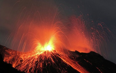 В Індонезії 14 людей зникли безвісти через виверження вулкана