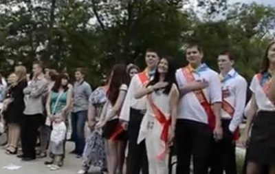 Випускники в Ялті заспівали український гімн замість російського