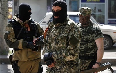 В Шахтерске штурмуют райотдел милиции, есть пострадавшие - СМИ
