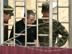 Ходорковского посадили в карцер за переписку с Акуниным