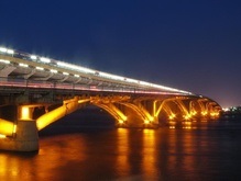 Черновецкий подсветил мосты