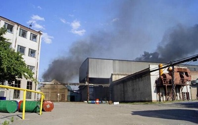 В Славянске из-за артобстрела загорелся завод Бетонмаш
