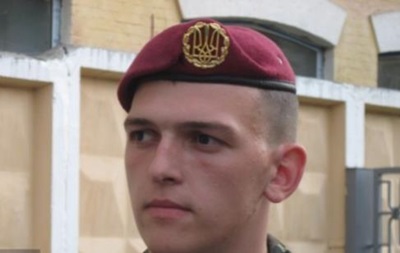 Здоровье солдата, упавшего на инаугурации Порошенко, вне опасности 