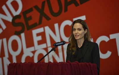 Анджелина Джоли открыла саммит о сексуальном насилии в войнах