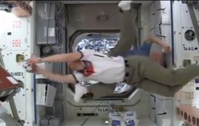 Астронавти МКС зіграли в  космічний футбол  на честь початку ЧС-2014 