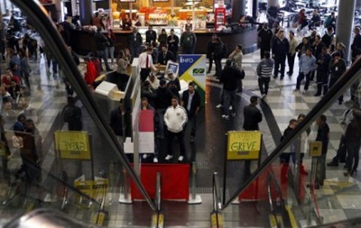 В Бразилии работники трех аэропортов объявили забастовку