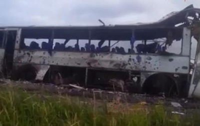 Під Семенівкою обстріляли автобус з гуманітарною допомогою - російські ЗМІ