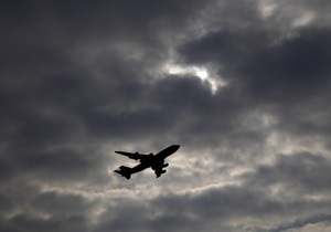 Летевший в Париж самолет попал в воздушную яму над территорией России:  пострадали 24 человека