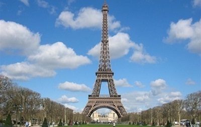 Ейфелеву вежу в Парижі закрили для туристів