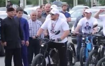 Кадиров у футболці із зображенням Путіна взяв участь у велопробігу