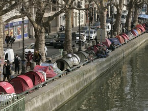 В Париже бездомные заняли холл Гранд отеля, требуя аудиенции у премьера