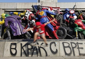 Памятник Советской армии в Софии снова подвергся арт-терроризму